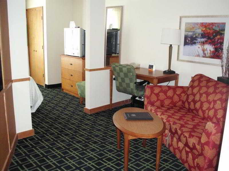 Fairfield Inn And Suites By Marriott Tampa North Temple Terrace Exterior foto