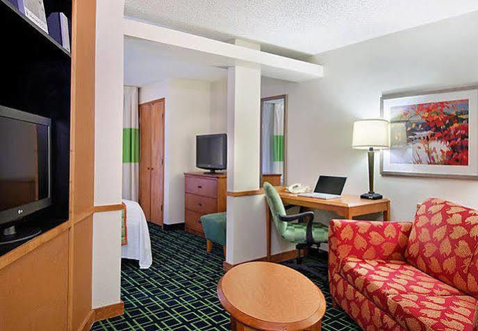 Fairfield Inn And Suites By Marriott Tampa North Temple Terrace Exterior foto